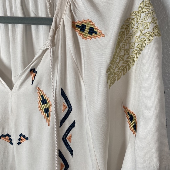 Velzera Aztec inspired embroidered split neck tassel tie top size medium - Picture 5 of 8